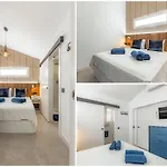 Luxury In Island Village.