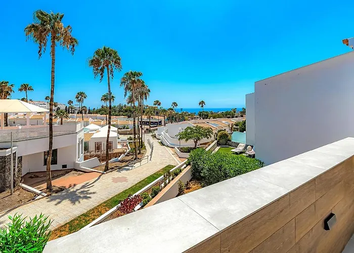 Luxury In Island Village. Daire Costa Adeje